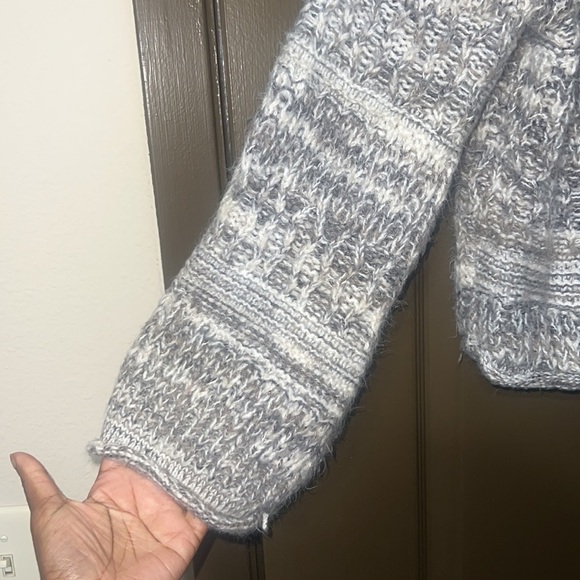 Universal Thread Sweater - Picture 3 of 5